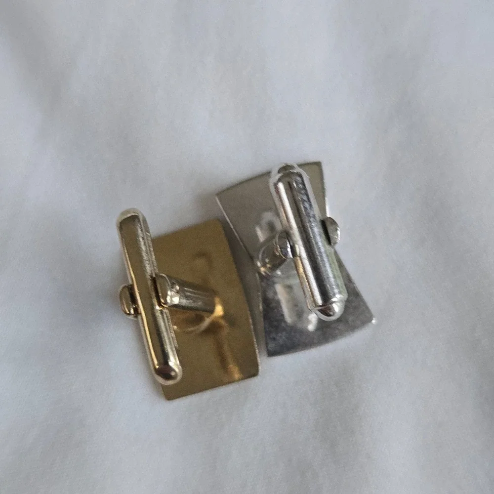 VTG Cufflinks Gold Silver Mismatched Mens OS Etched Enamel Two Singles Unbranded